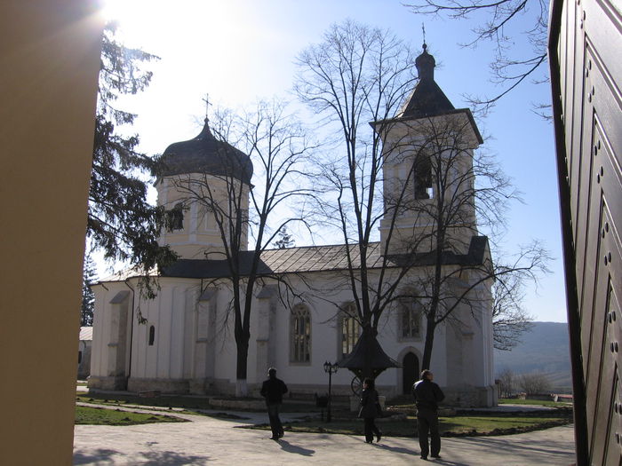 CAPRIANA, BISERICA DE VARA