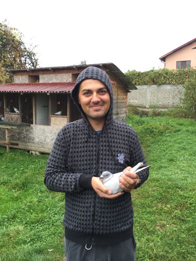 EU SI DEVOSUL; EU SI DEVOSUL
