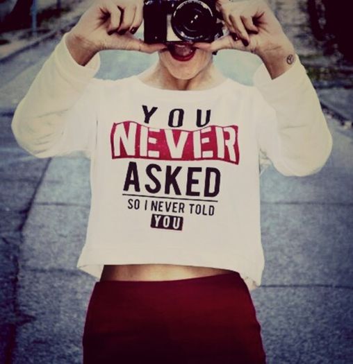 z3bu58-l-610x610-sweater-sweatshirt-red-white--quote-cute-weheartit-vintage-camera-cropped+sweater-- - x_Who are you ep49_x