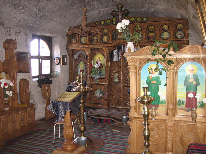 Interiorul bisericii subterane