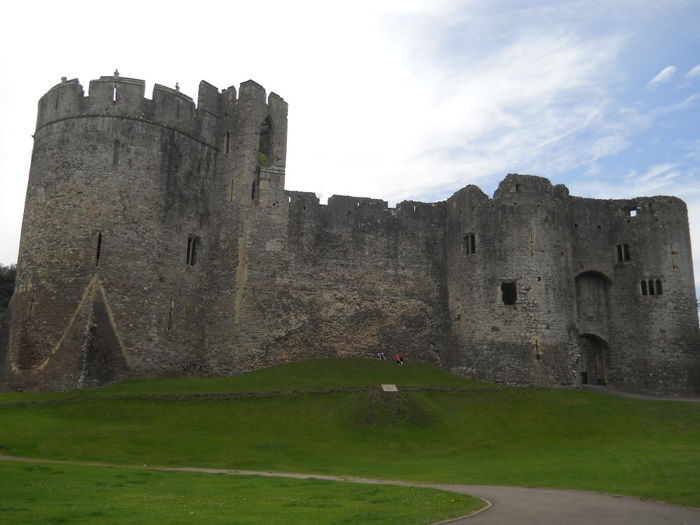 CALIN 085 - Tintern Abbey and Chepstow Castle