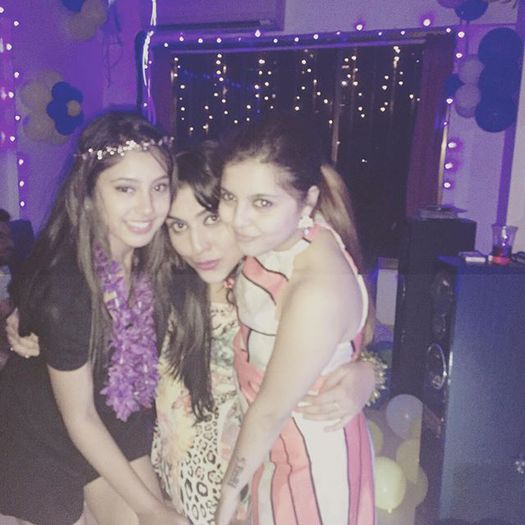 10549656_664515693685585_833587511_n - Niti Taylor