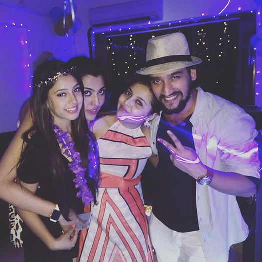 11427341_183521271989492_1864694953_n - Niti Taylor