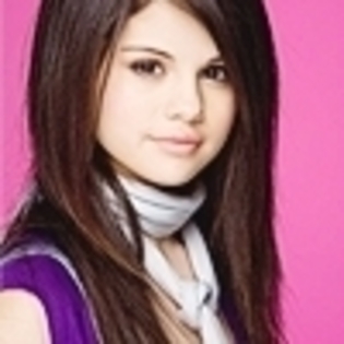 th_Selena-selena-gomez-7275136-100-100