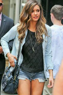 - *nu-și da seama ca e el si merge spre intrarea in bloc *=))