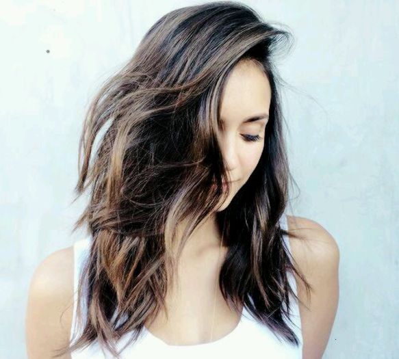 - clk *îl aude dar clatină din cap* Neah, n-are cum =)))) *înaintează spre intrare*; (Moooor azi noapte am adormit, scz =)))))))
