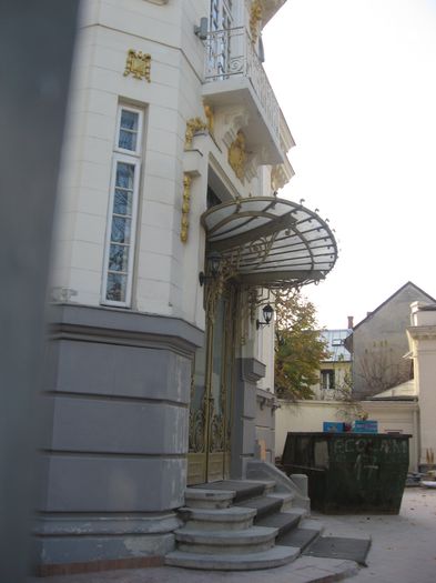 cladirea unde recent a fost restaurant  Jaristea