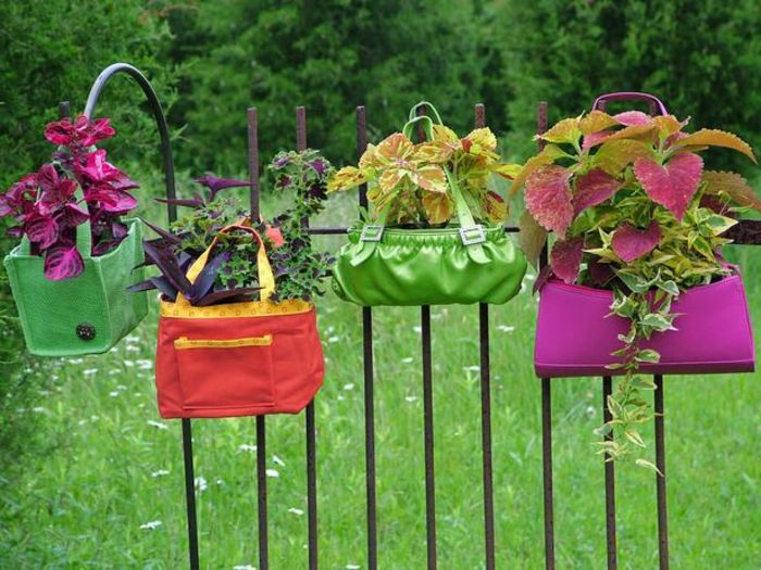 Hang-bags-an-Economical-way-to-Container-Gardening - Inspiratie 1