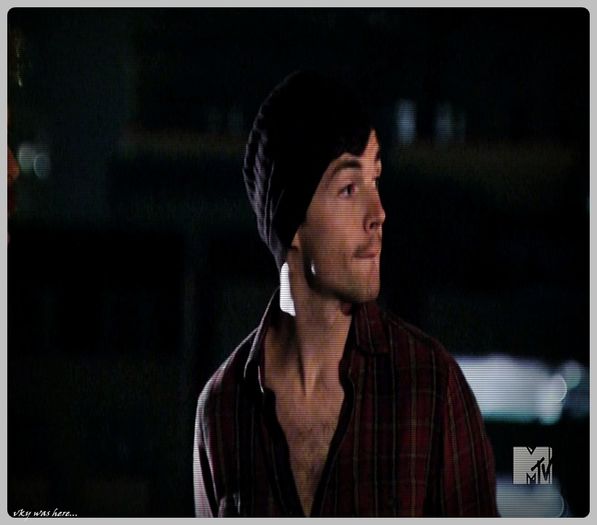 ▬ ❝Te-ai uitat in oglinda...[daseaza cu #tyler vals pe acolo]=)))))) - Epii 28 _ Cant feel my face