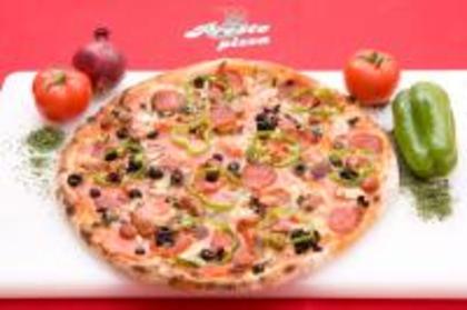 Pizza Capriciosa - 12 poze cu hannah montana sezonul 3 - restaurant Aqua - meniu mancaruri