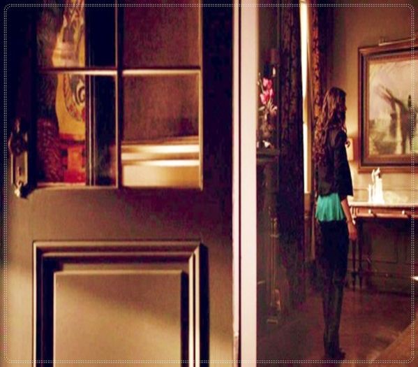 - clk (17.11) *intră în bloc, își lasă geaca în cuier și pune Hollywood undead - Pigskin la maxim*; Go on girl let me touch that body,you know I like it when you drop it low  *ia o sticla și, idem gif - http://sortedstuff.org/wp-content/uploads/2015/04/Katherine-katherine-pierce-29882515-500-240.gif
