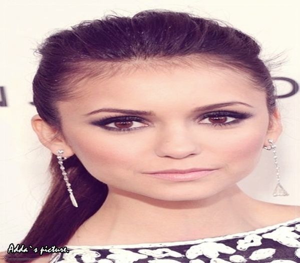 *se arunca pe canapea *