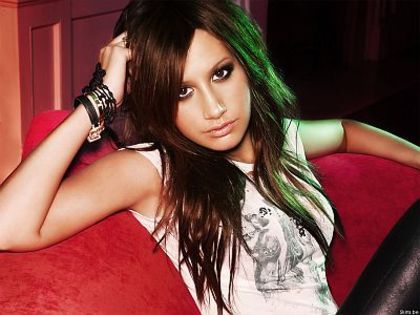 YVUGNEBCPRLUKXPGPQH - Ashley Tisdale