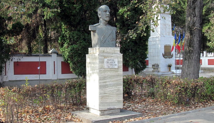 BUSTUL MARESALULUI PREZAN