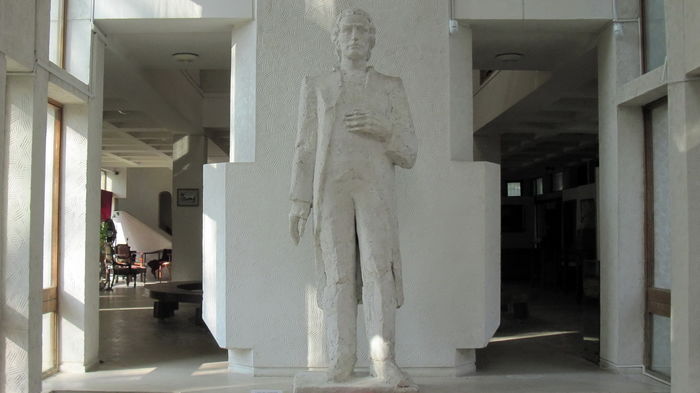EMINESCU IN MARIME NATURALA