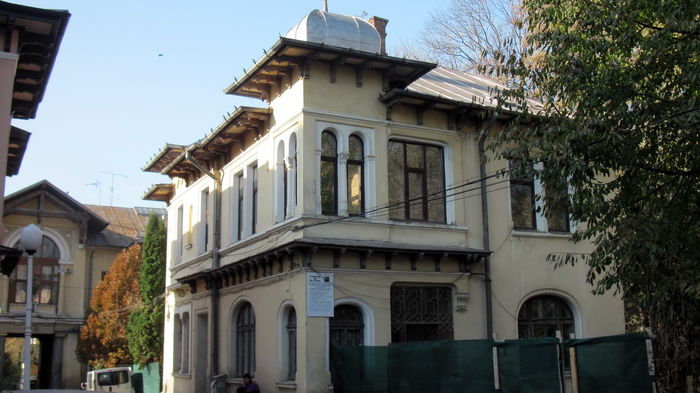 CASA PROF. VASILE NEGRU (CERNAUTI)