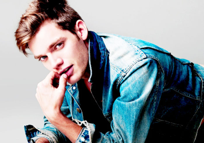 Dominic Sherwood - Actori