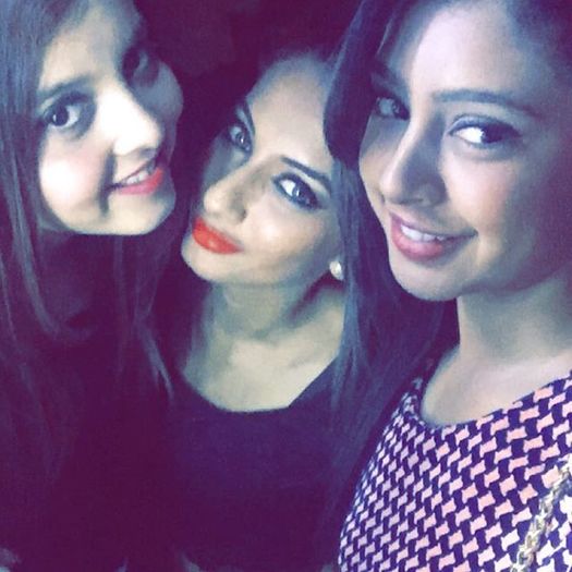 12301213_169071366779815_277987599_n - Niti Taylor