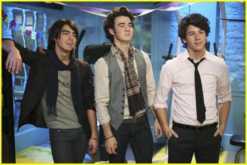 UNPGSBHMNFIRDAYMPBR - Jonas Brothers