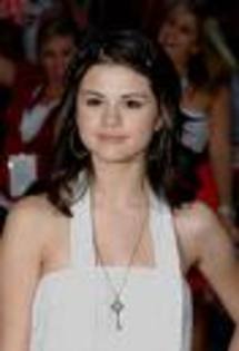 imagesCAZEFZS7 - Selena Gomez-club