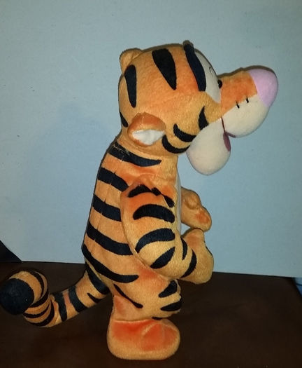 s-l1600.oBouncing Talking Tigger Disney Winnie The Pooh - DE CRACIUN 2015-2016