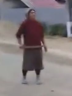 *ia un lemn* Ia nu te mai lua tu de nepotelul nostru fa !!