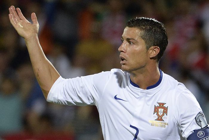 Si acum te mai si ba;;sesti dupa ce ca nu faci nimic *deschide geamurile si da cu odorizant*