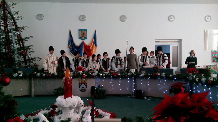IMG_20151217_102542 - colindatori la Primaria orasului Tirgu Neamt