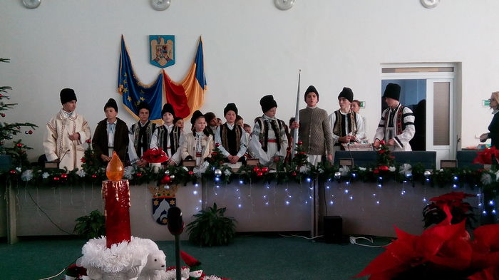 IMG_20151217_102551 - colindatori la Primaria orasului Tirgu Neamt