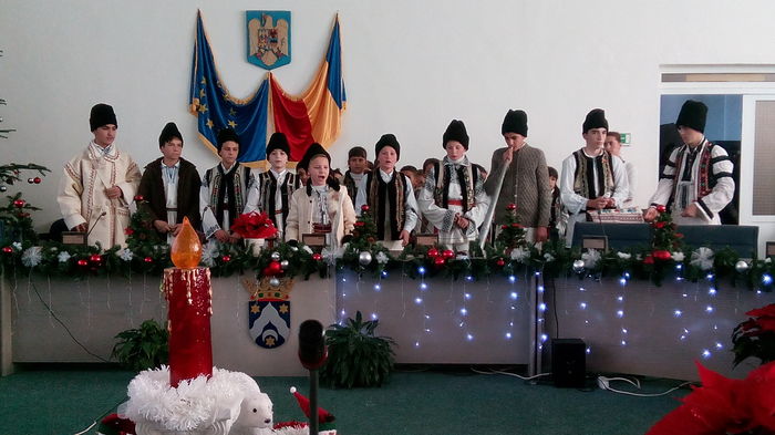 IMG_20151217_102612 - colindatori la Primaria orasului Tirgu Neamt