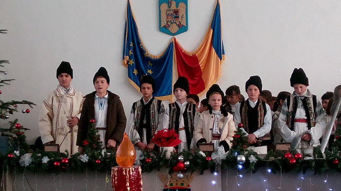 IMG_20151217_102724 - colindatori la Primaria orasului Tirgu Neamt