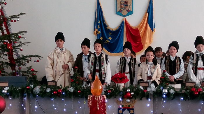 IMG_20151217_102751 - colindatori la Primaria orasului Tirgu Neamt