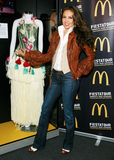 Thalia+Launches+Fiesta+Tour+McDonald+Music+niYdTKV2LOIl - Thalia