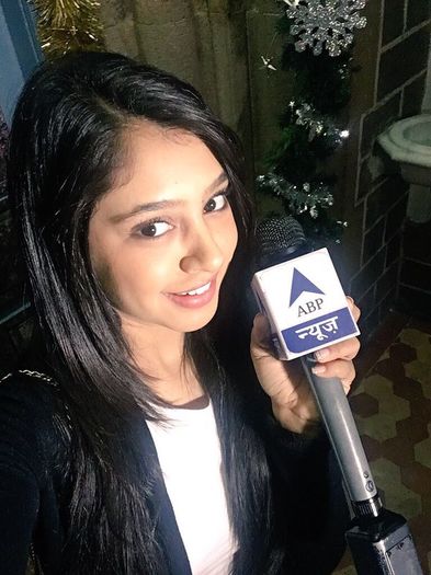 CW2HlY3XAAAmTKm (1) - Niti Taylor