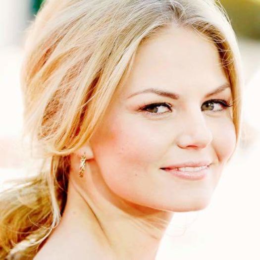 *o imbratiseaza pe Maria* Ce facetiiii?