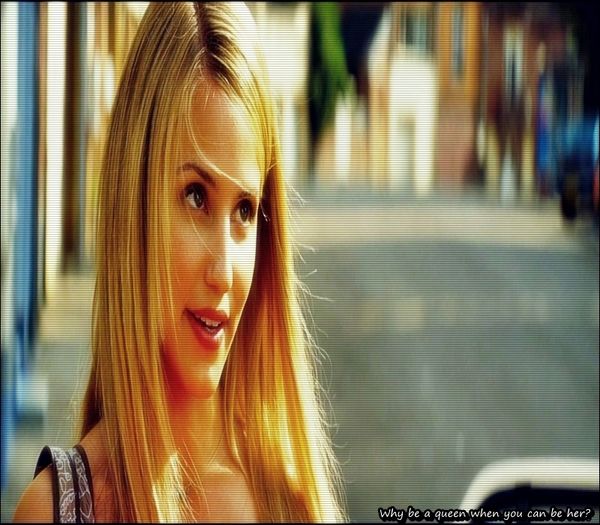 *isi impreuneaza mainile si se uita la el* Noo..deloc.