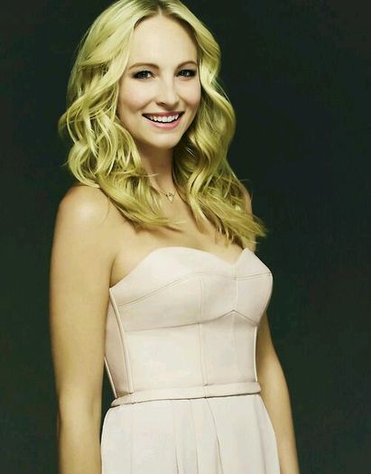 Mergi cu mine sa-mi iau rochie pentru nunta Alexandrei?