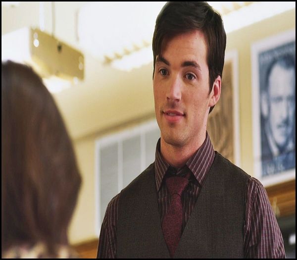 *se da jos de pe canapea*Dupa se supara pe mine..*ii deschide usa*