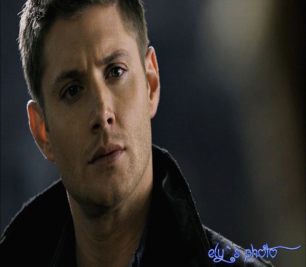 cl *intra in casa si se duce direct in fata freyei, le ignora pe Elena si Hayley; se pune in genunchi in fata Freyei si scoate un iepuras din geaca si il pune in poala* For you *se uita atent la ea*
