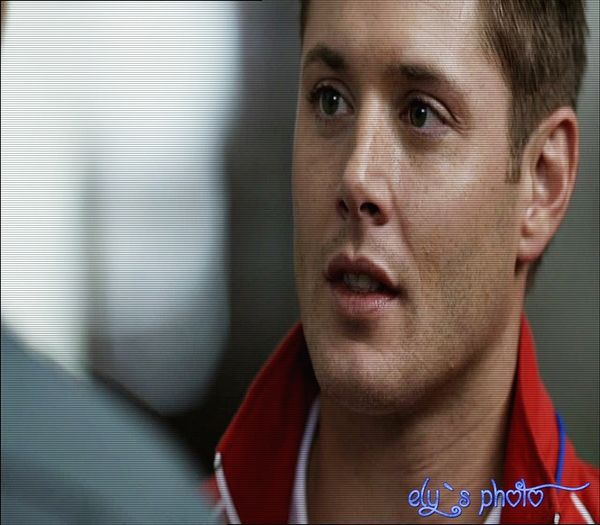 S-o fi dus sa manance ceva=)) *ii intoarce privirea spre el si o saruta pe gat*