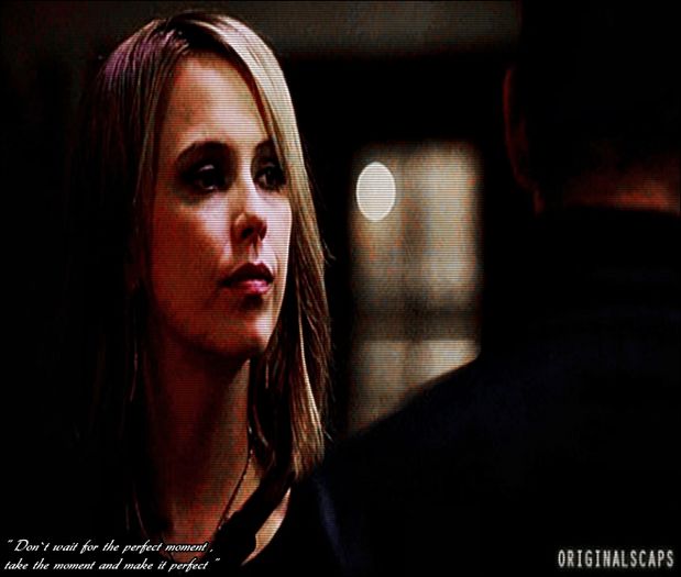 ☈. เt`ร ค ∞ ɠђ๏รt ร๏ยl ♢☔. [cl] singur ? O_O [#se uită la el , își mușcă buza când îi; simte buzele pe gâtul ei .
