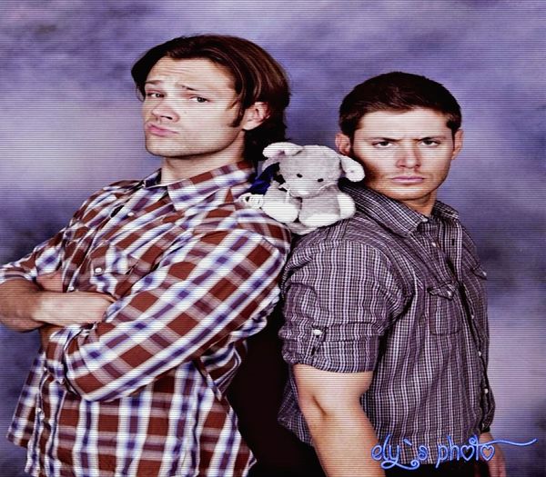 cl Par naturali + Alege in 2 sau in 3? *da din sprancene* #freya; *ii da peste mana* Gata, iti ajunge =)))))))#sam
