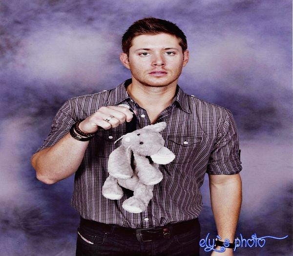 cl Tu ai facut sarmalele?*vb cu gura plina #elena, Macar vin fiert sa aduc ca, cadouri v-am luat; jucarii de plus la toti=)))*le da cate un urs de plus la toti* #kath Multumesc, Felicity* ia oul* =)))))
