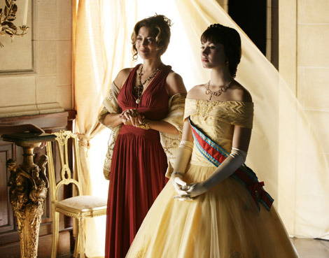 princess rosalinda and her mom - Princess Protection Program