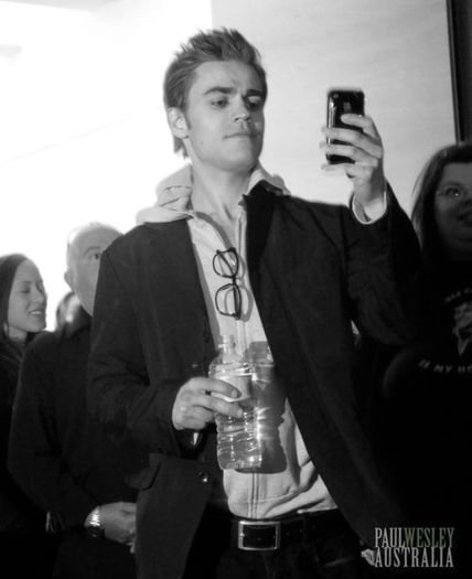 CL Cel mai jmek cadou mersi FRATELEMELEU *il pupa n bot cum se pupa manelistii la betie *#kol; *arunca cu vodka in ele si danseaza *#Zoe, Elena, Felicity, Katherine
