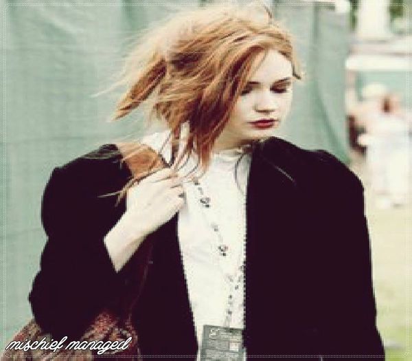 Pentru ca asa ma emotionez eu la nunti..