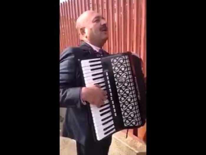Ma ustura cand ma psh ... ahahahah . Fetele de la Sibiu , spala pz cu rachiuuu; https://www.youtube.com/watch?v=F_sXtCCUTG0
