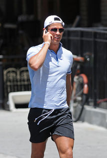 *intra intr-un supermarket si se duce la raftul cu paine*Nu sunt zgarcit la bani!