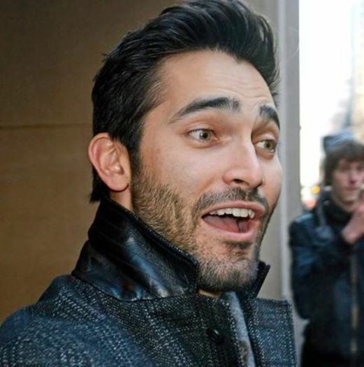 Stai beyyy sa bem ceva de calitate nu vin *ii pune in pahar si lui Alex*