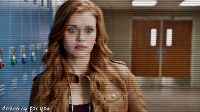 Raluca si Alex, parintii Alexandrei, Stiles si Denisa, idk . Sunt pe drum cred
